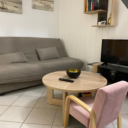 Appartement Cosy 1 - Camping Les Ecureuils شقة